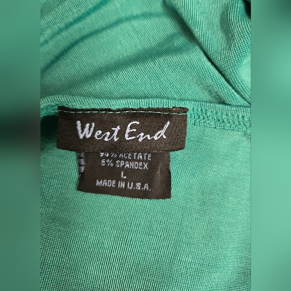 West End L Sleeveless Pullover Top Slinky Stretch Knit Comfort Green Versatile - Picture 4 of 5
